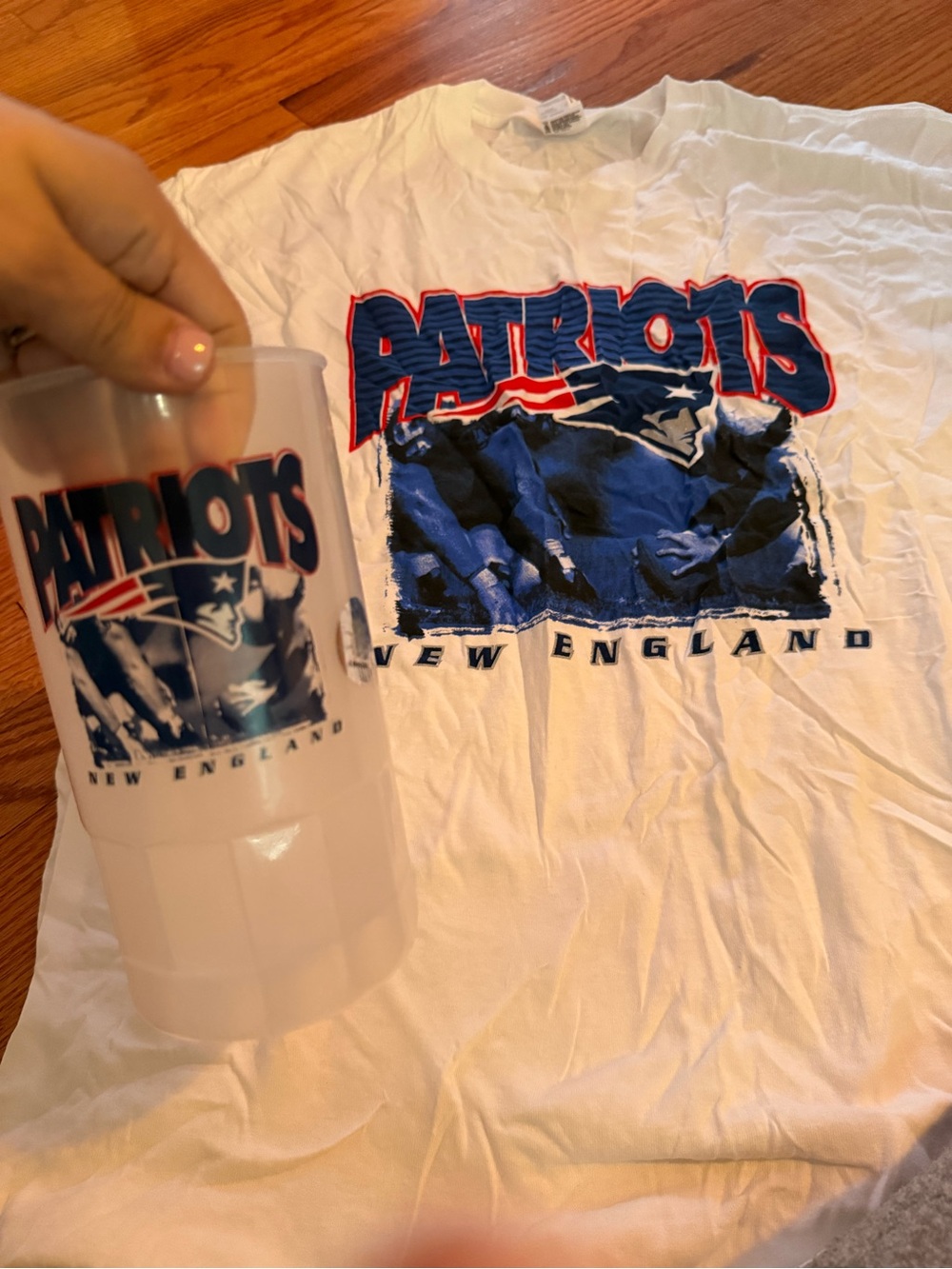 Vintage New England Patriots White Graphic T-Shirt Logo and matching cup NWOT